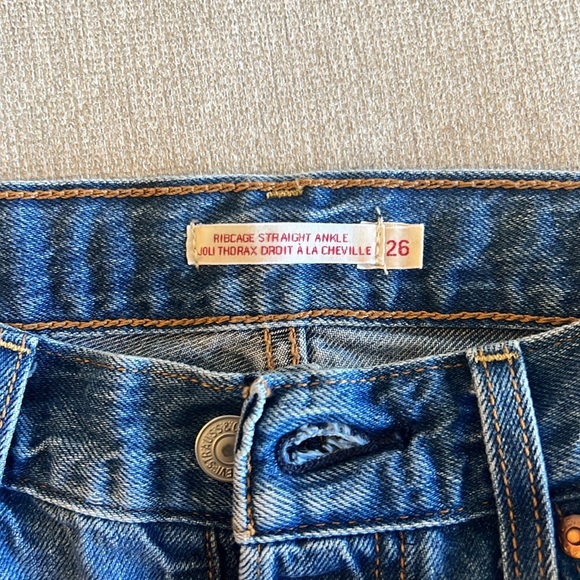 Levi’s Ribcage Straight Ankle Jeans - Picture 3 of 5